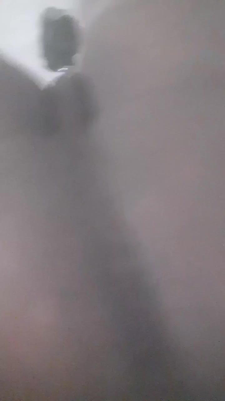 Prazer íntimo em casa, sensualidade masculina, vídeo caseiro