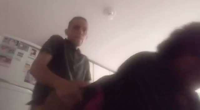 Cena intensa com anal, sexo oral, masturbação, voyeurismo e sexo agressivo