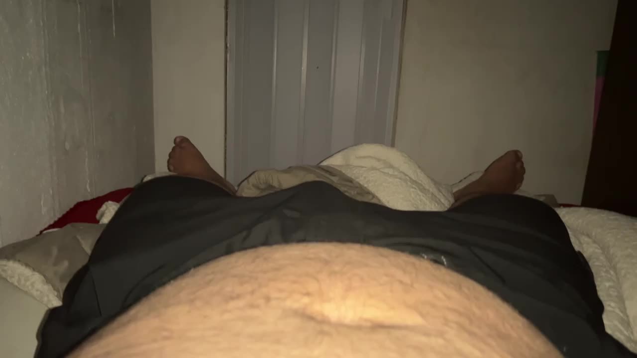 Abdômen masculino sensual e intimidade caseira