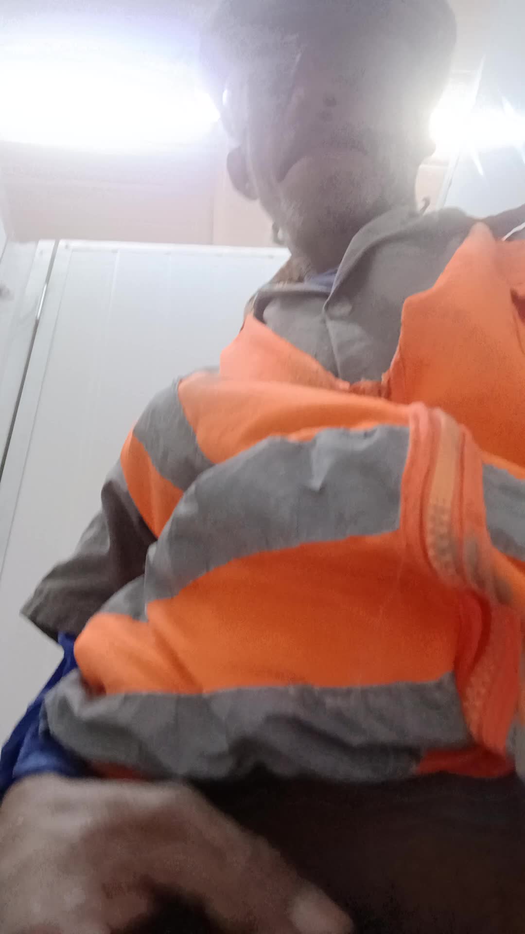 Masturbação, pau grande, fetiche com uniforme