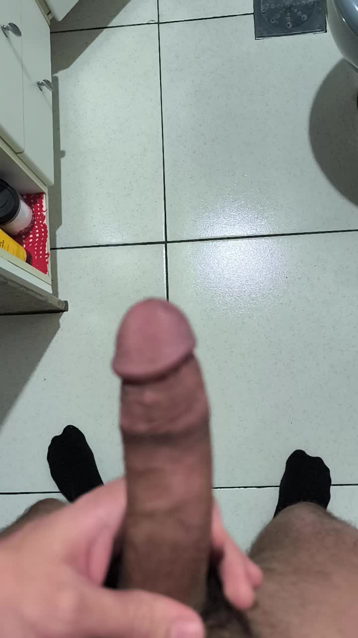 Close-up sensual de masturbação e ereção