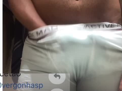 Masturbação sensual com close no pinto