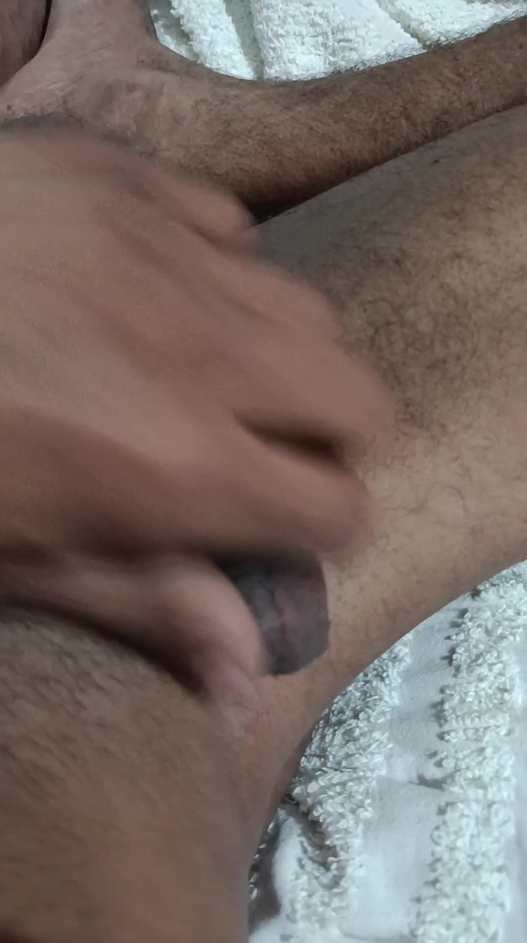 Masturbação e pênis em cena quente