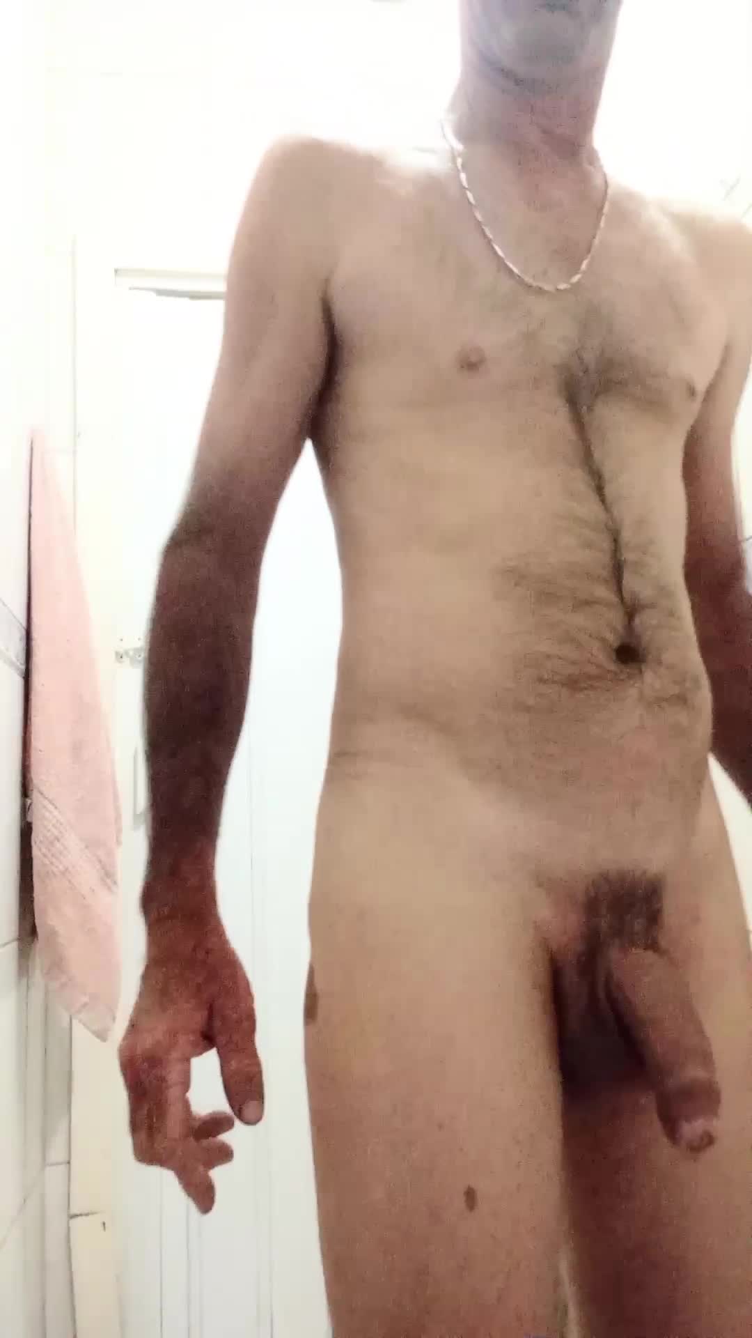 Exibicionismo com foco em pinto e bunda