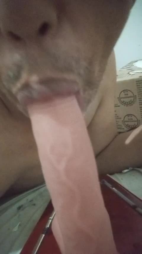 Masturbação e fetiche em momento íntimo gay
