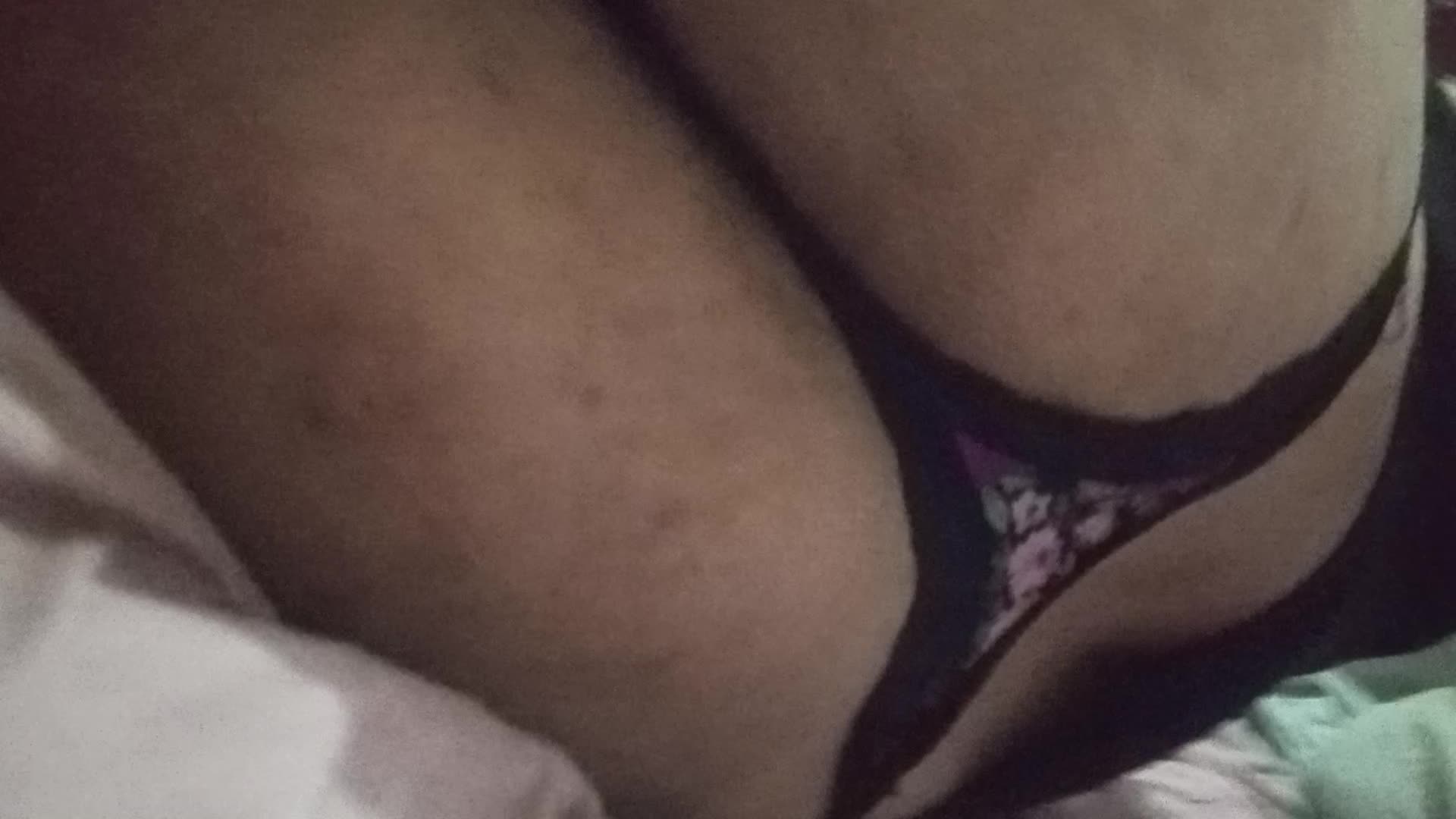 Bunda gostosa de calcinha sensual e provocante