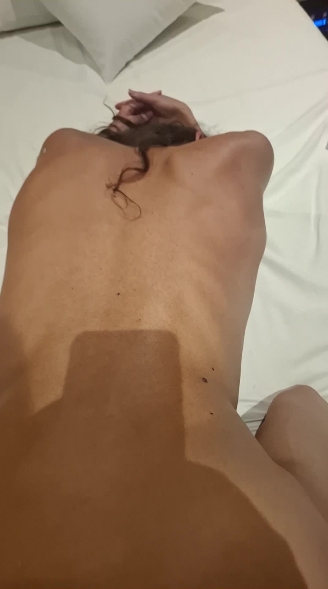 Cena sensual com fetiches anal e doggy style