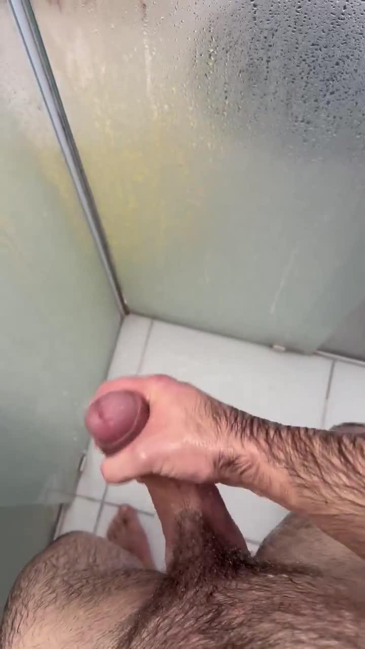 Masturbação, pênis e gozo no banho
