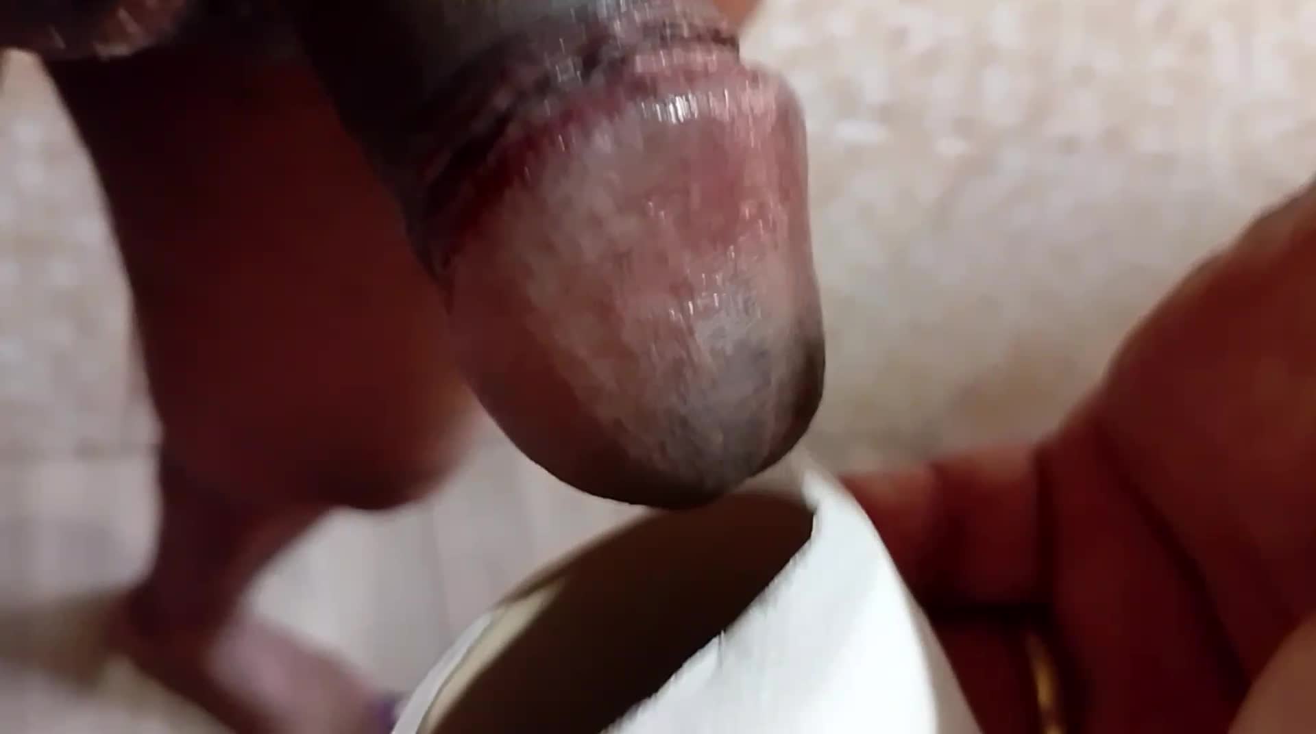 Masturbação sensual com papel higiênico