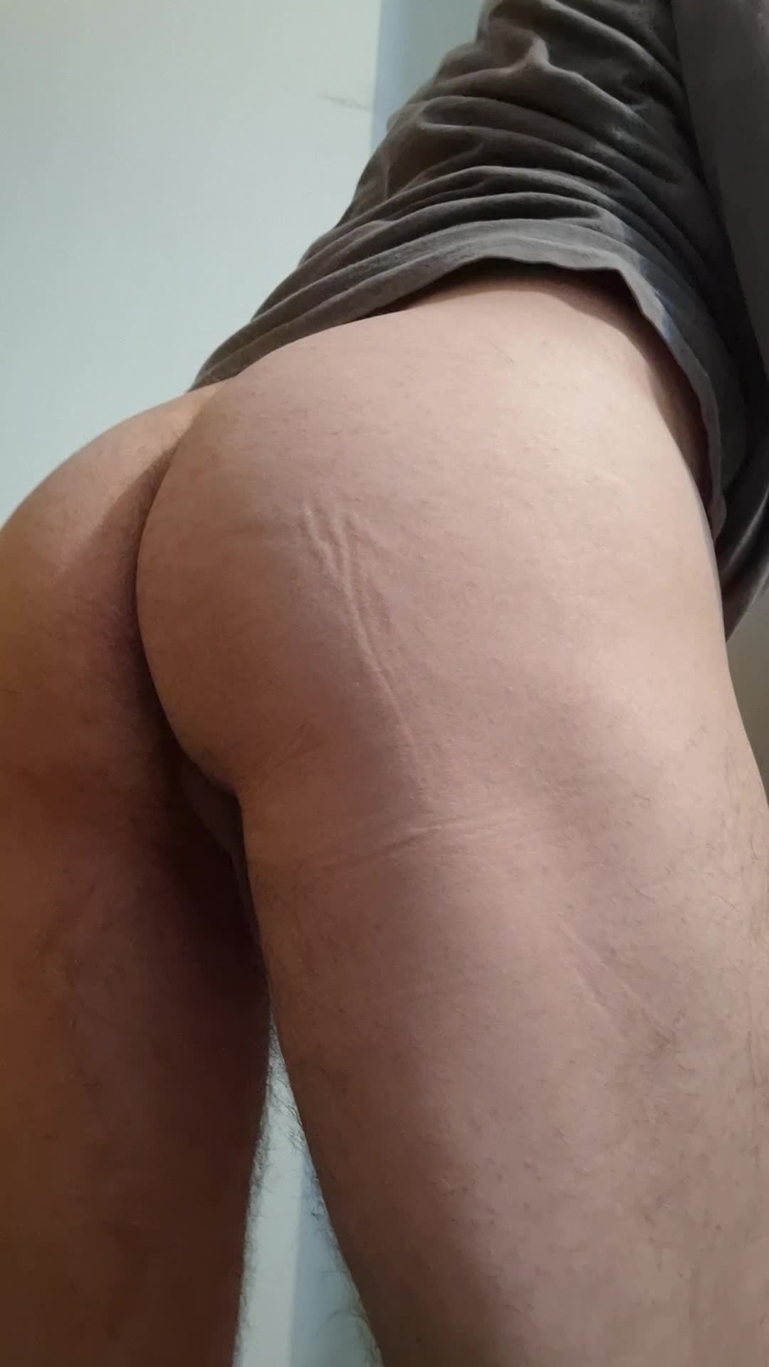 Masturbação e fetiche perianal em vídeo sensual