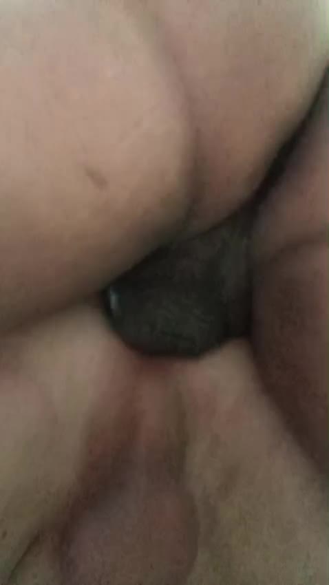 Sexo anal intenso entre dois homens