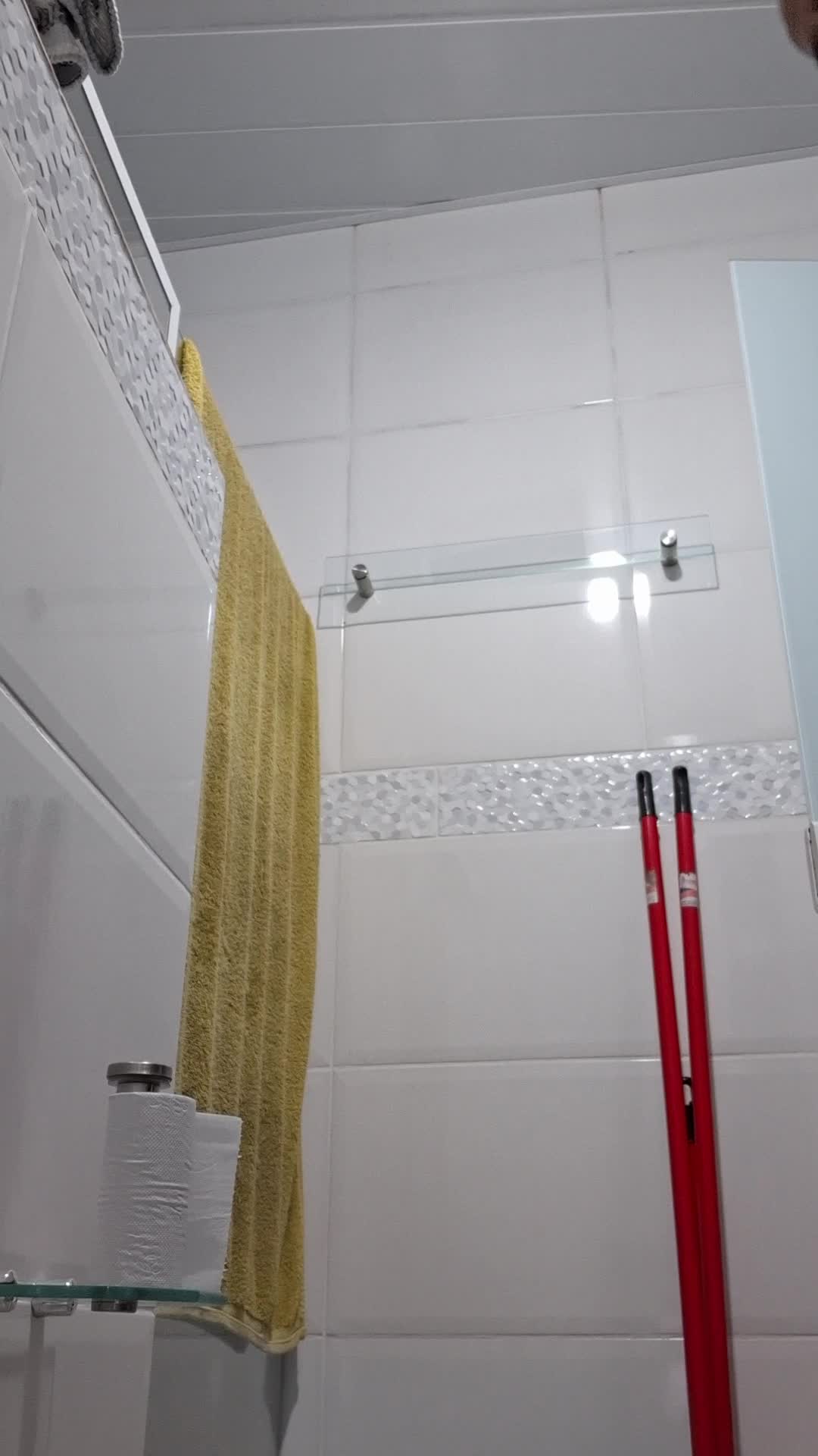 Exibicionismo gay no banheiro