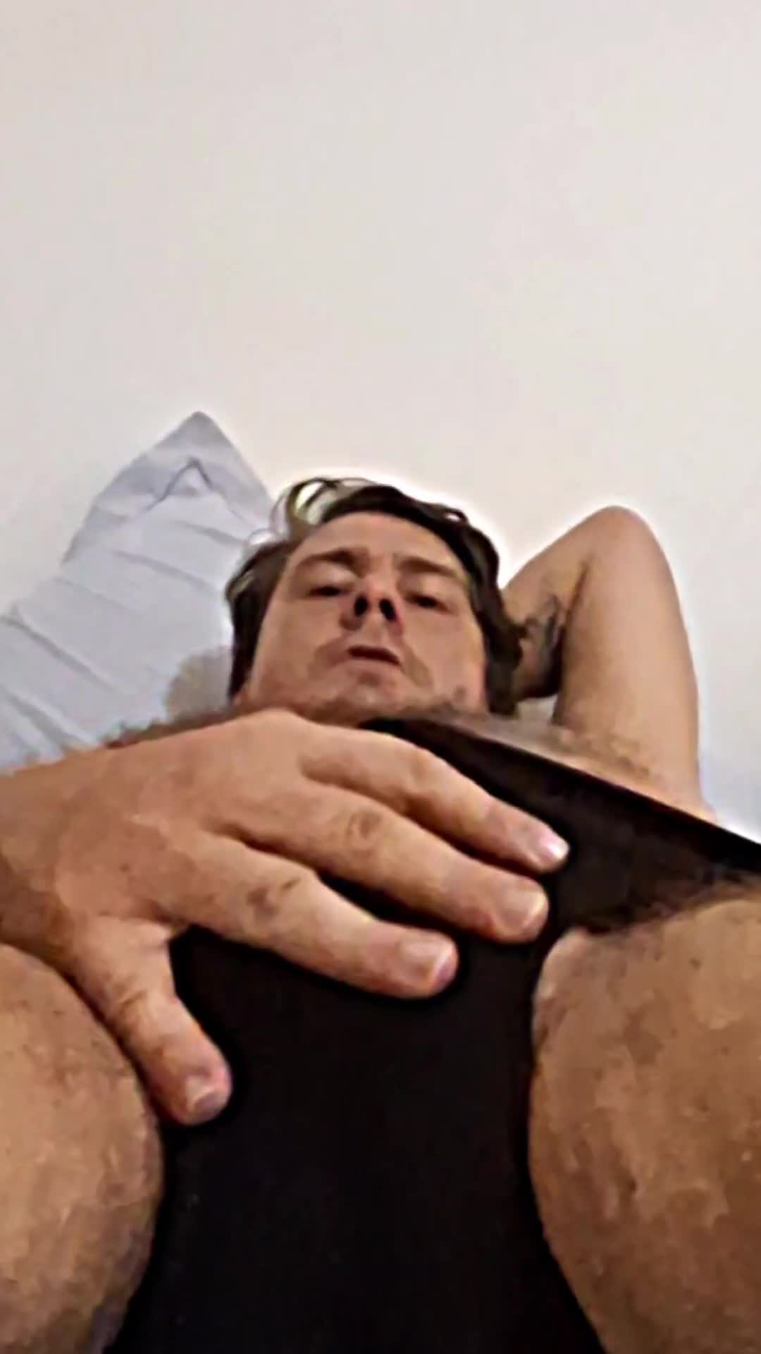 Exibicionismo em cueca preta