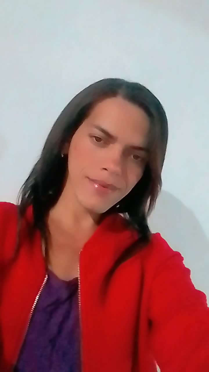 Julio Jonas sedutor de vermelho