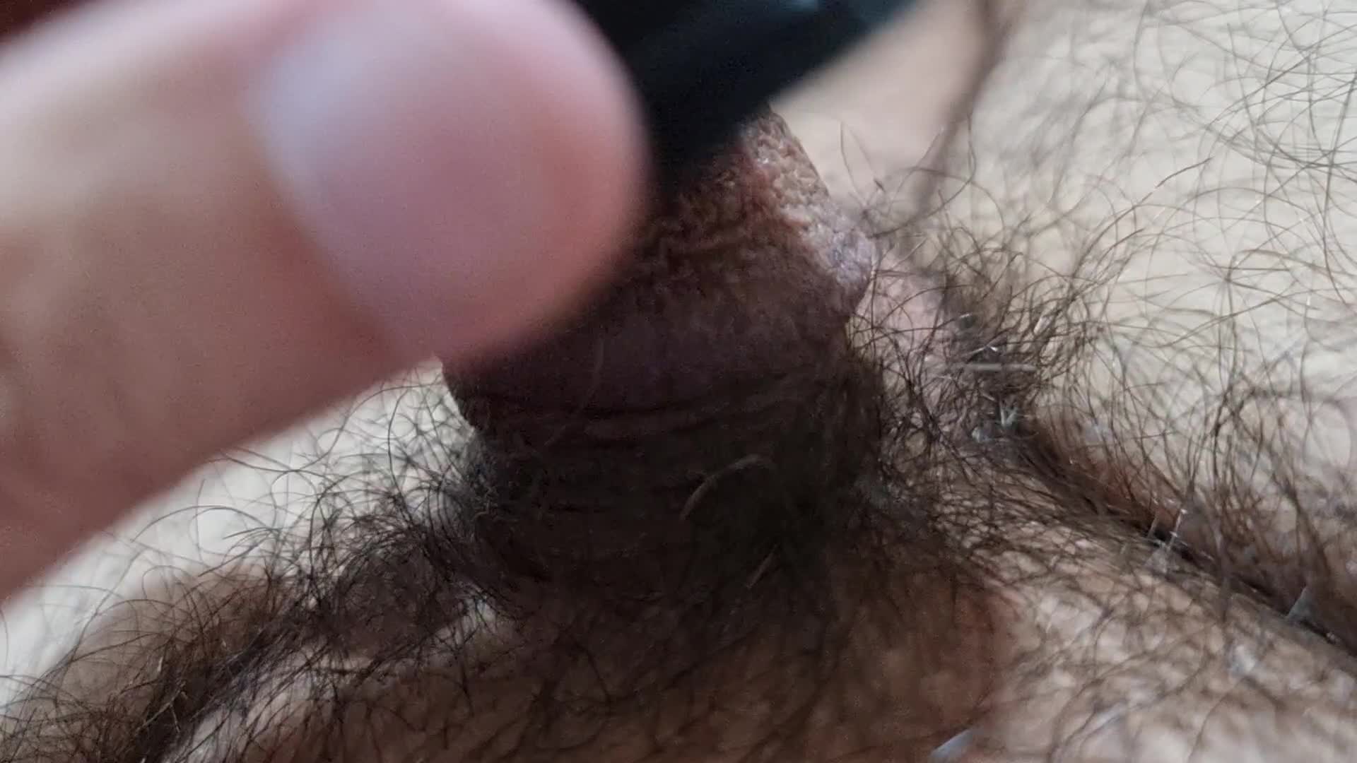 Inserção anal com tampa de garrafa, fetiche de objetos