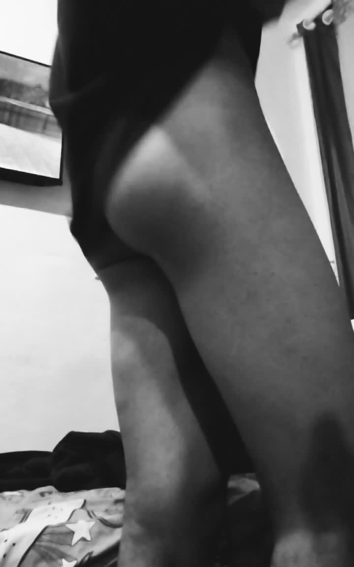 Vídeo sensual com nádegas e bundão em preto e branco