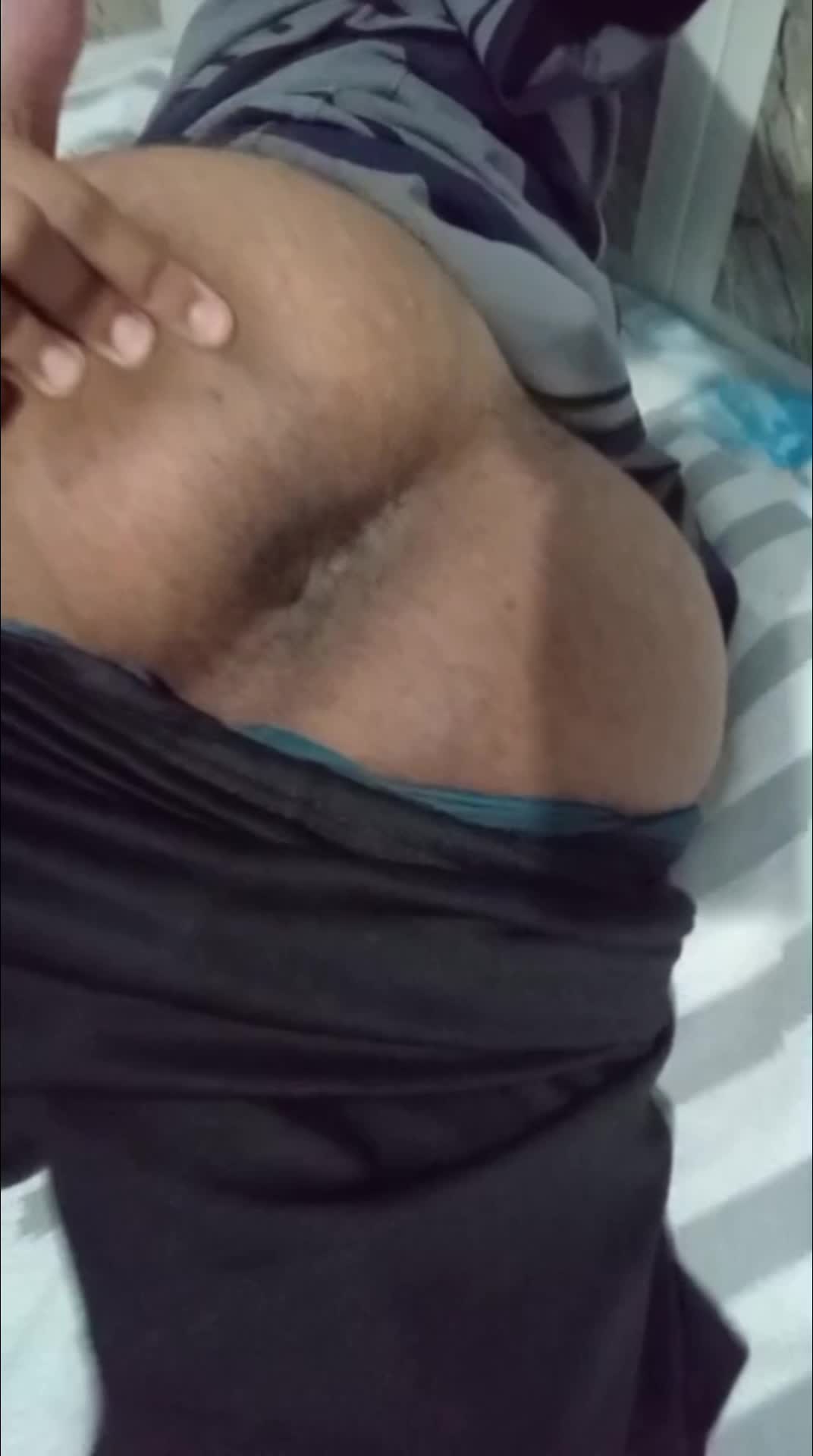 Bunda peluda com toque sensual e gemidos
