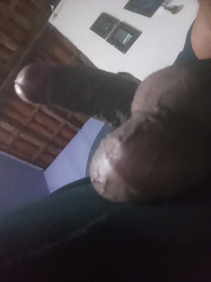 Pênis e masturbação em close