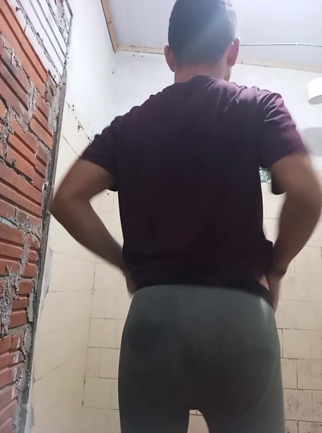 Exibicionismo e rebolada sensuais