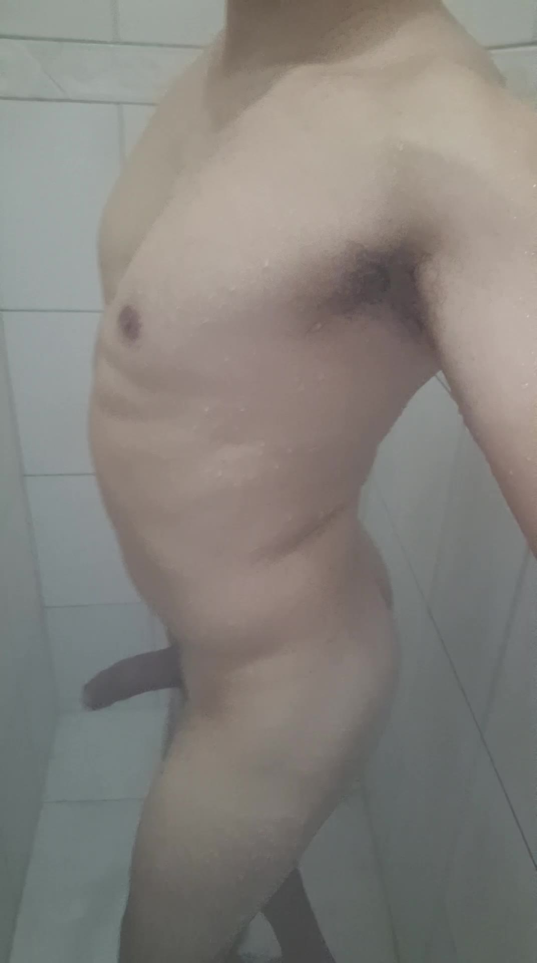 Masturbação sensual no banho quente