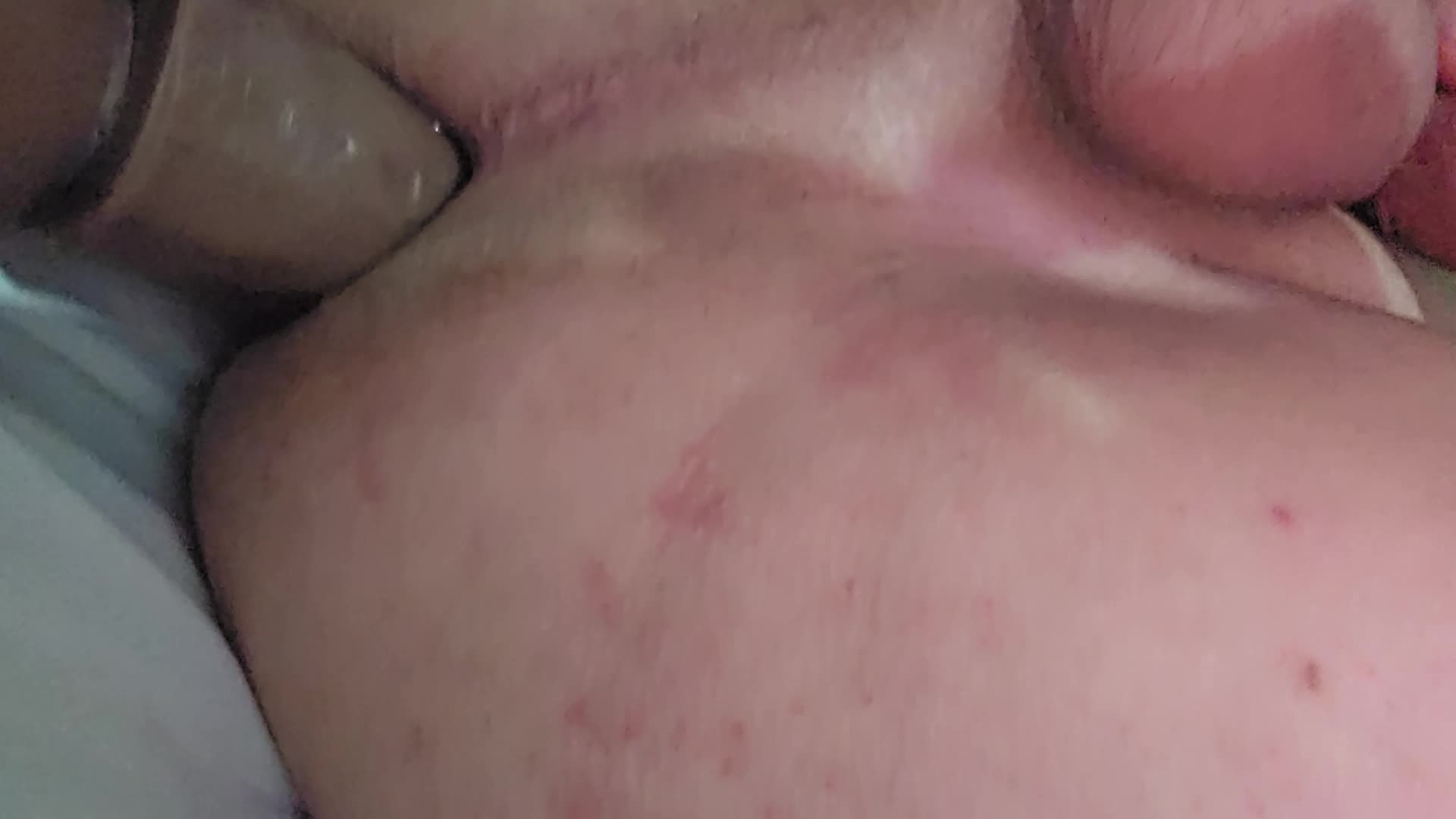 Massagem anal com brinquedo sexual de silicone