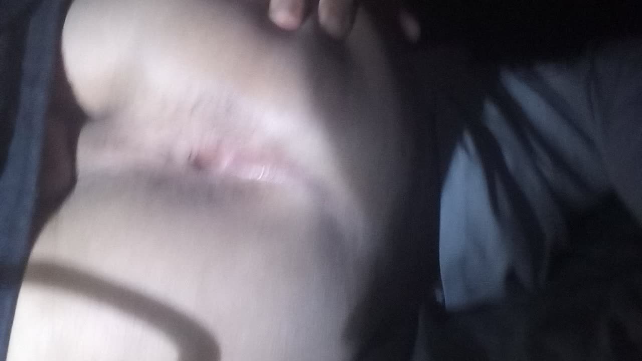 Exploração e toque sensual em cena íntima