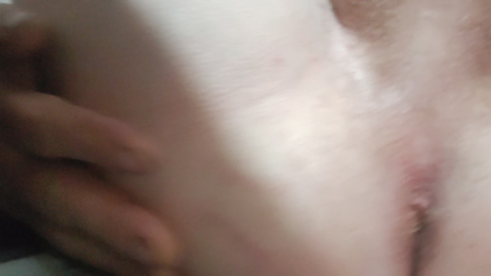 Exibicionismo e prazer anal em cena quente
