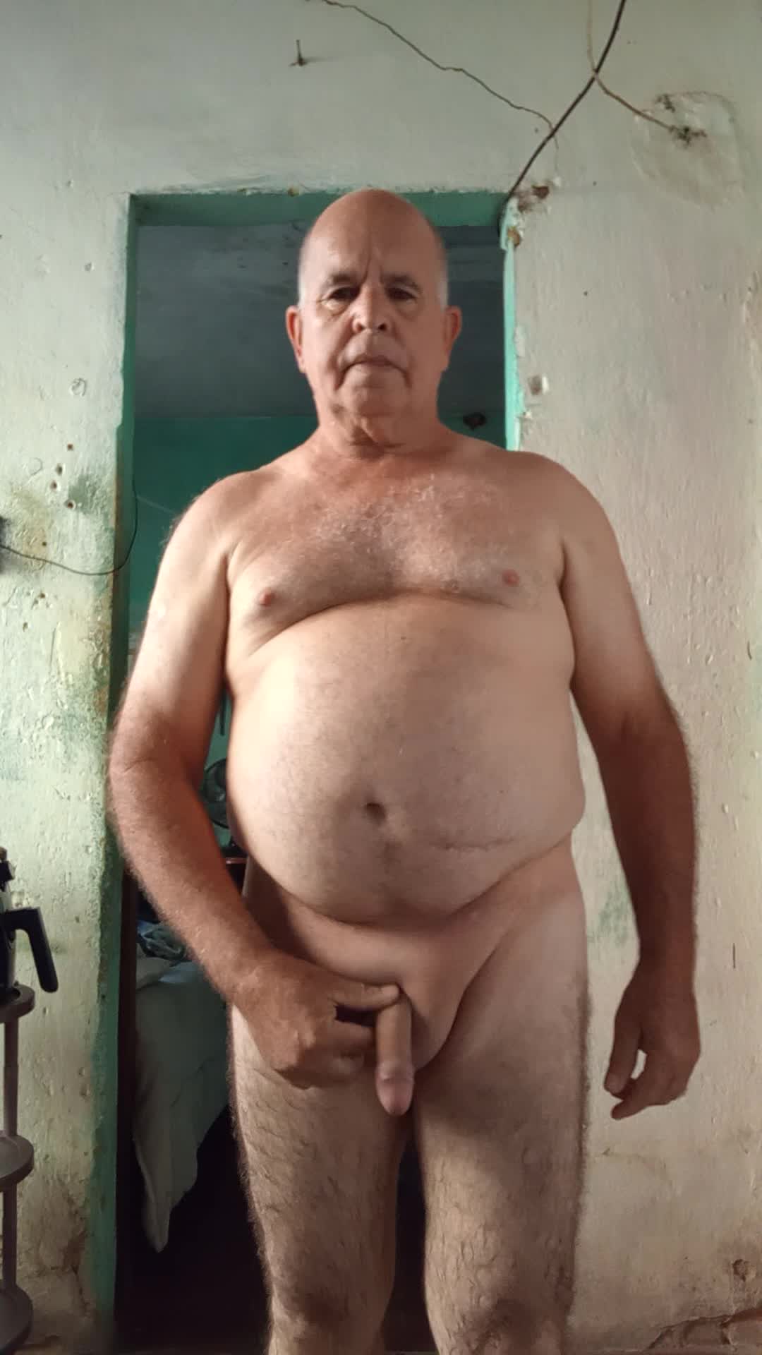 Homem maduro exibicionismo corpo