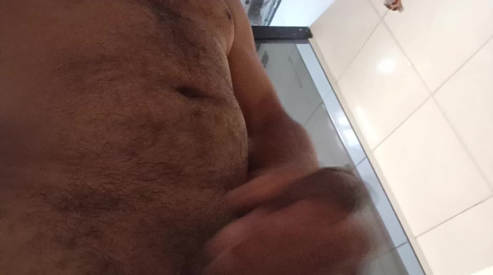 Masturbação e pênis em cena quente