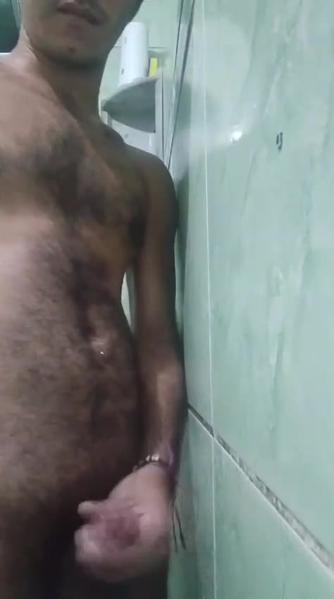 Masturbação sensual solo no banheiro