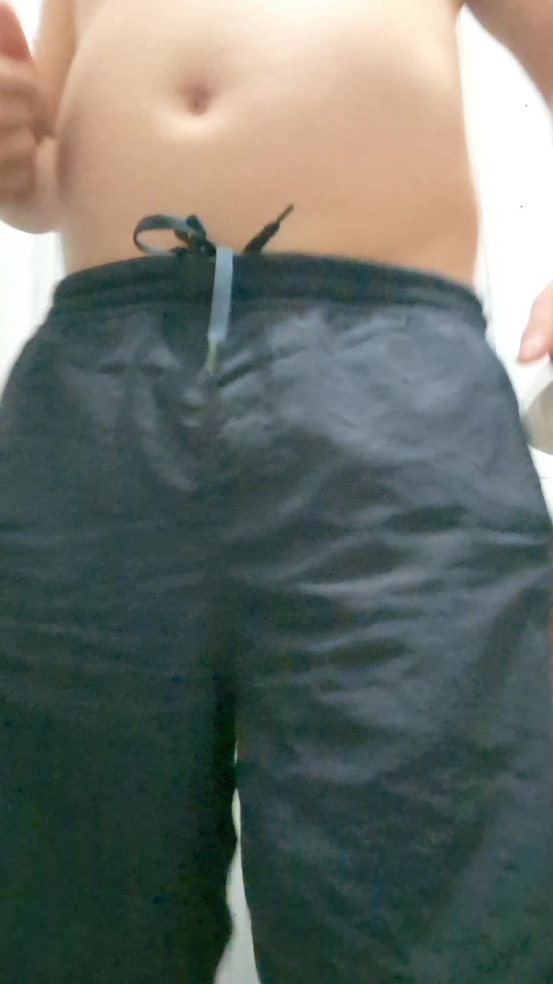 Striptease sensual com exibicionismo