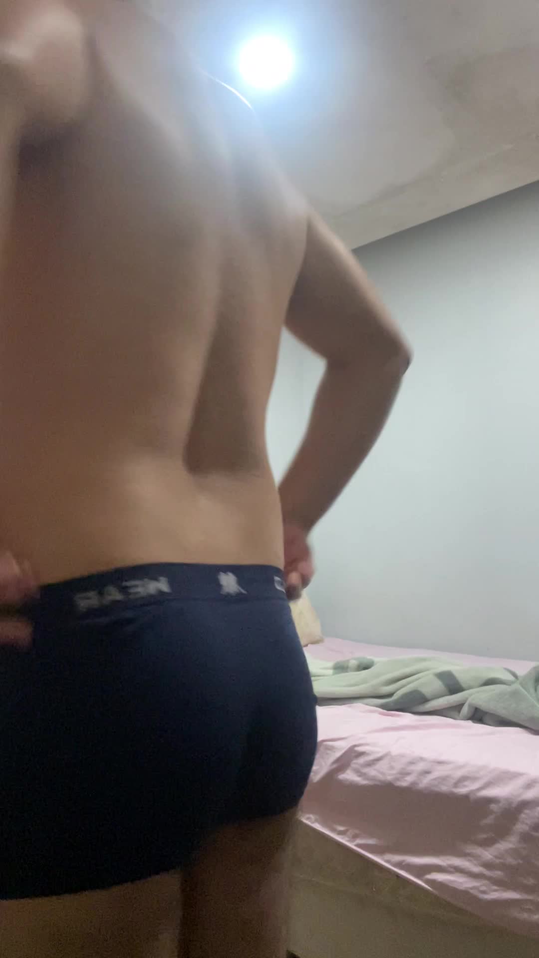 Exibicionismo e nu masculino em vídeo quente