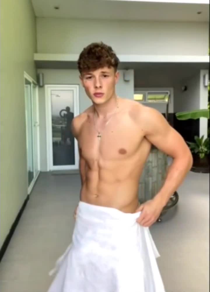 Striptease, exibicionismo e cueca