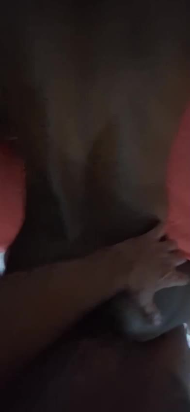 Massagem erótica com toque sensual e gemidos