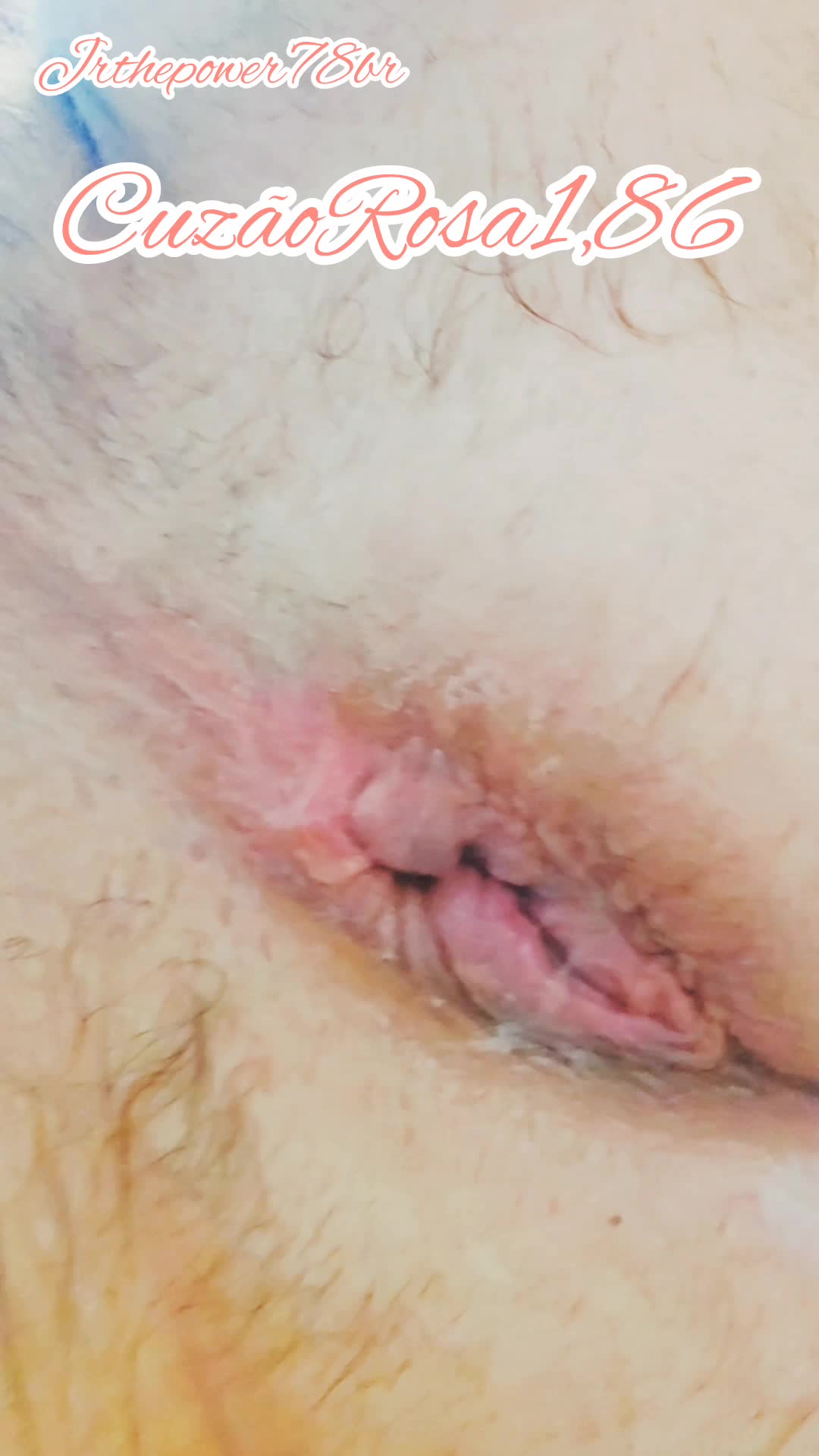 Close sensual de ânus rosado com pelos