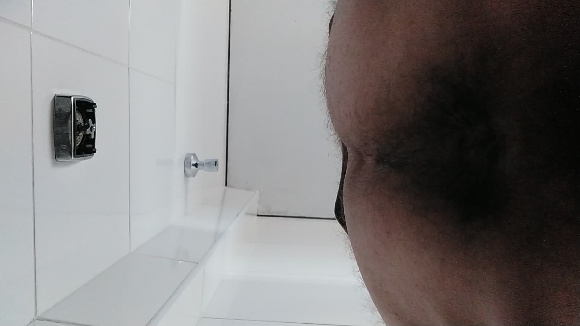 Close anal, voyeurismo e masturbação