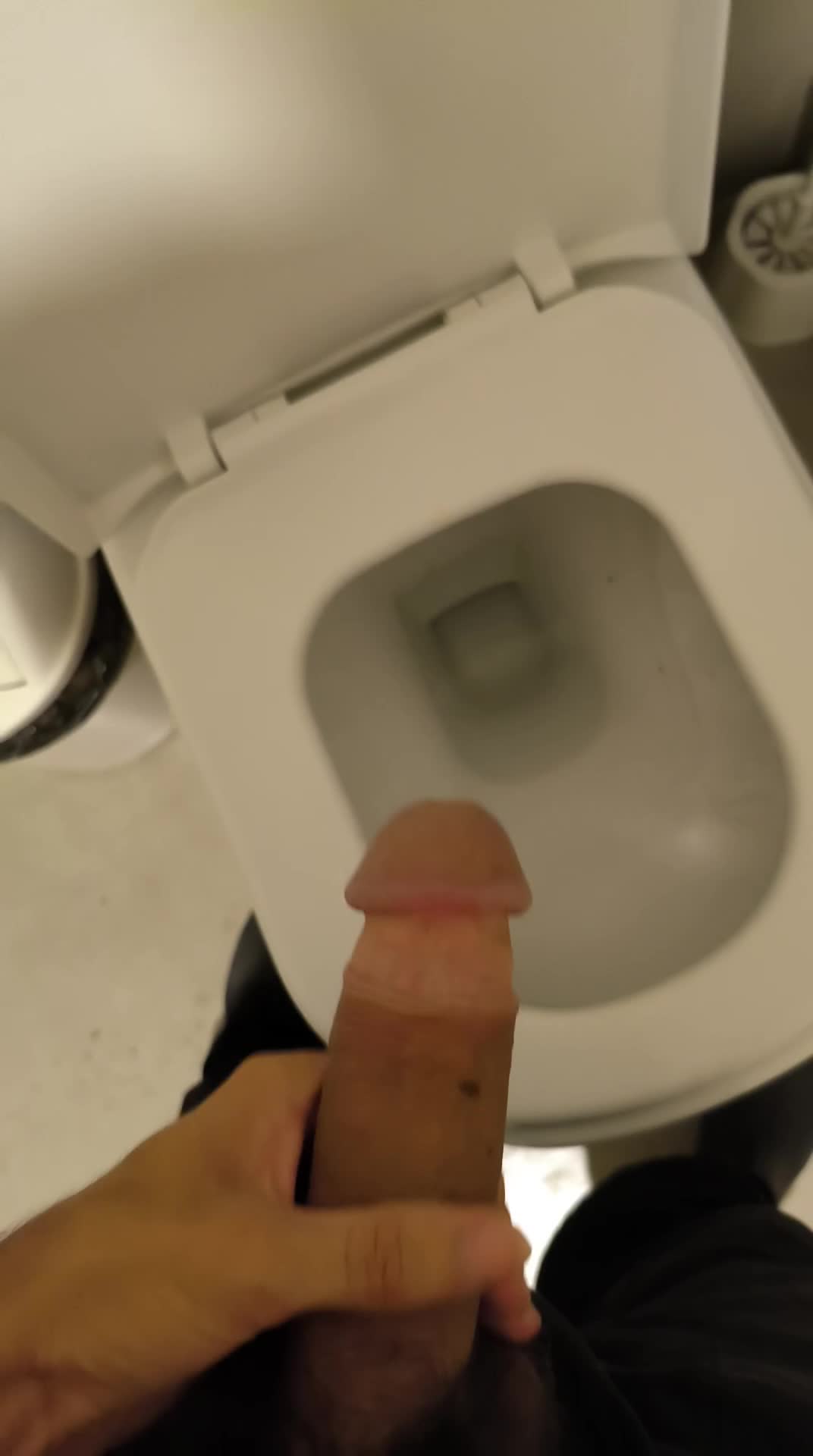 Masturbação intensa com pênis em momento solitário