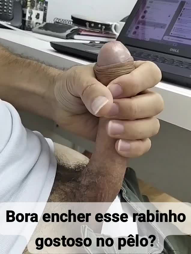 Pênis, masturbação e pêlos em cena excitante