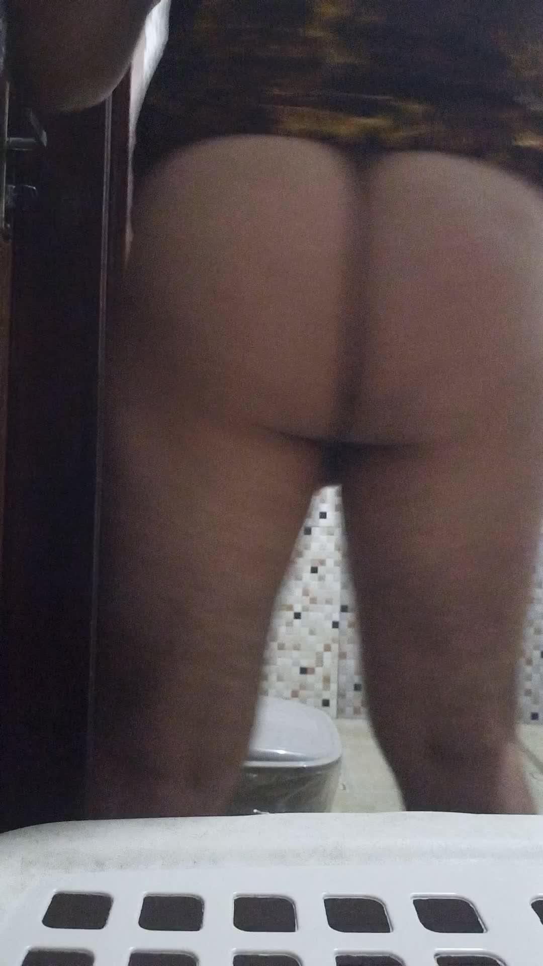 Bunda e calcinha fio dental - fetiches