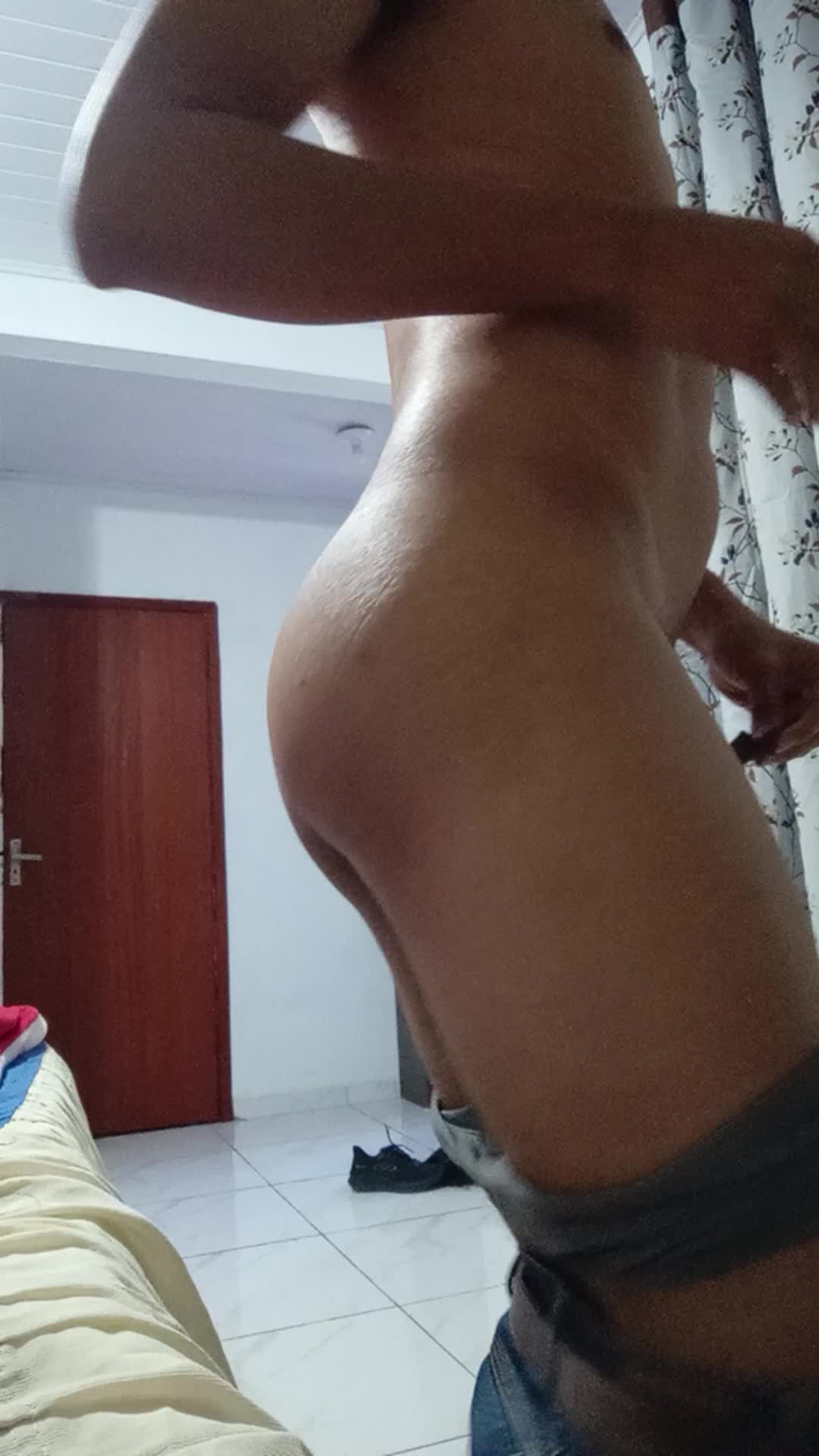 Exibicionismo e voyeurismo em cena sensual