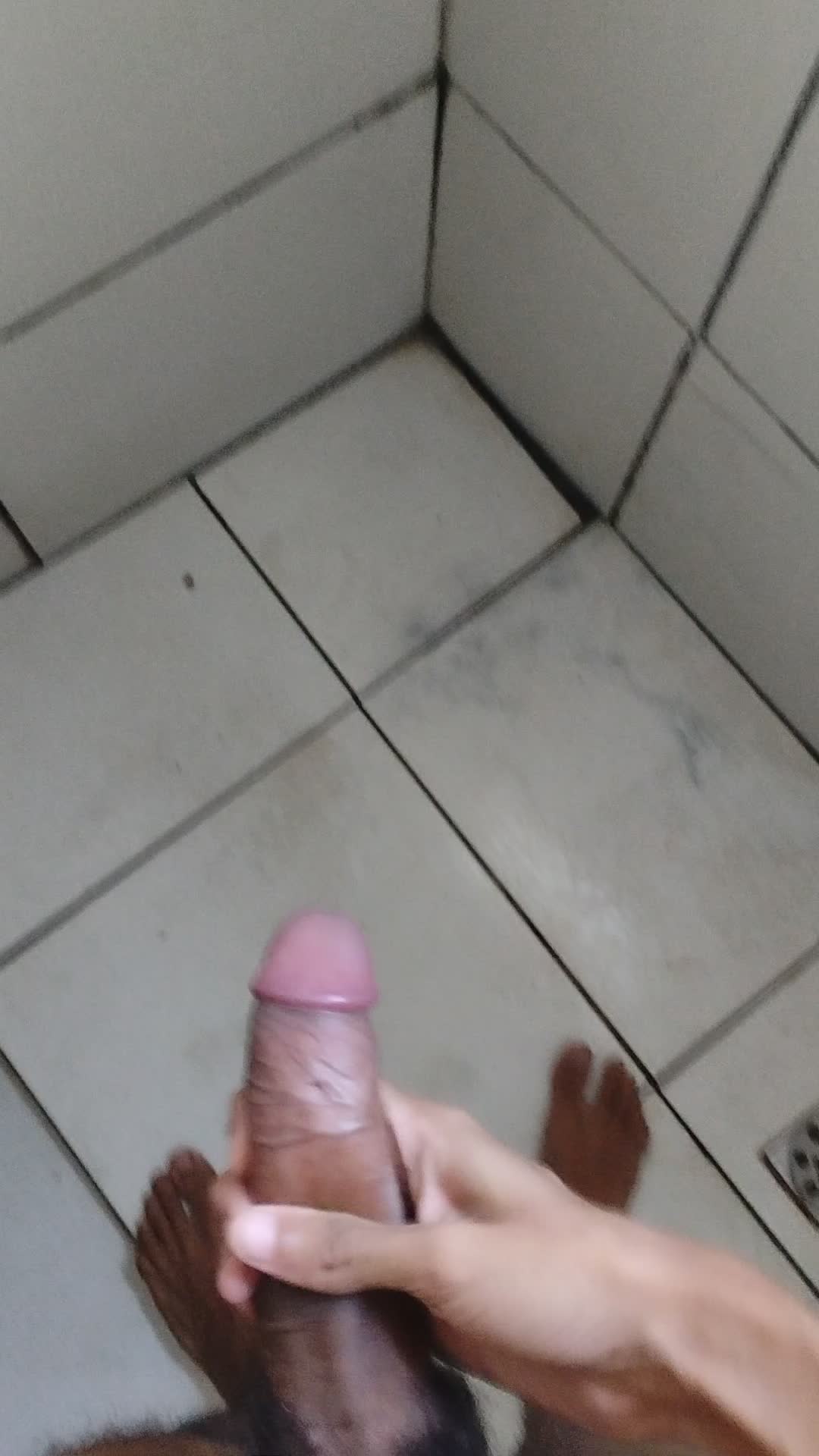 Masturbação sensual de homem peludo e gostoso
