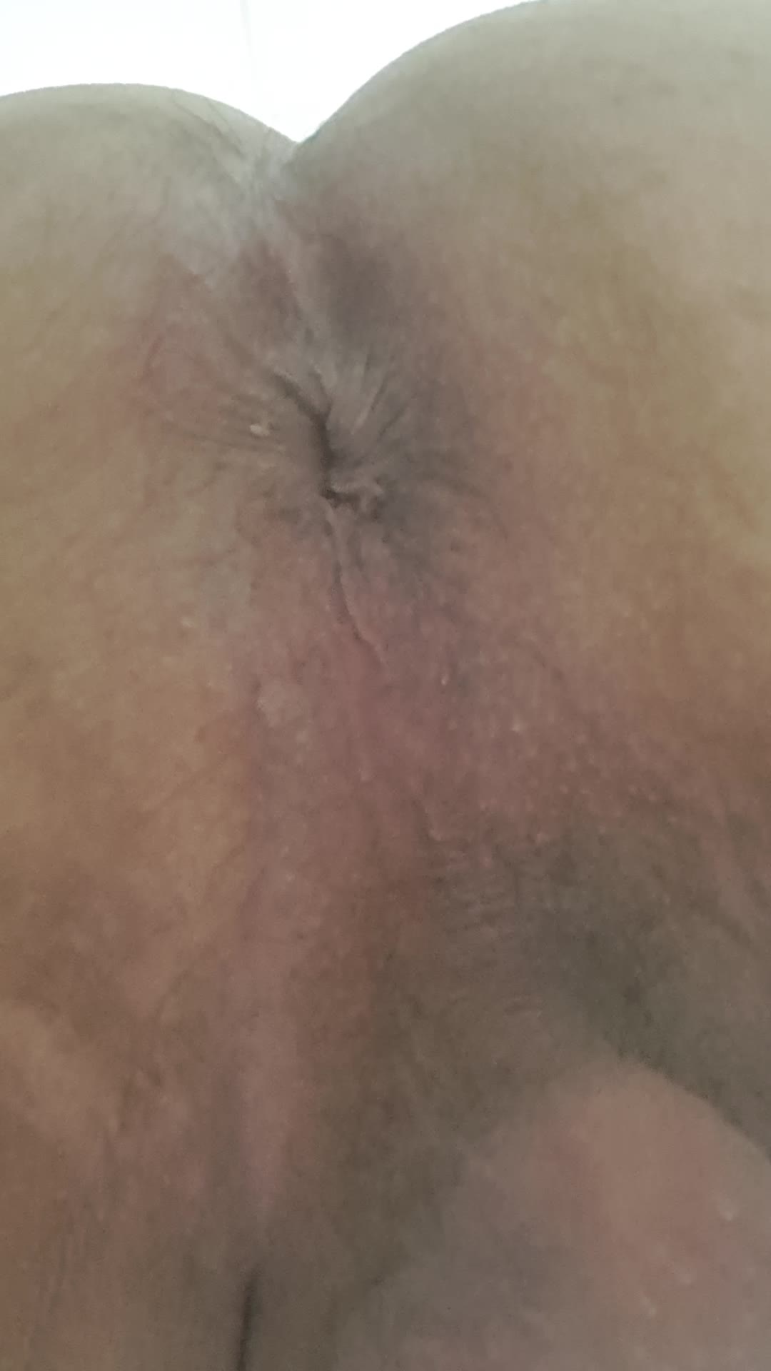 Close-up anal provocante na bunda masculina