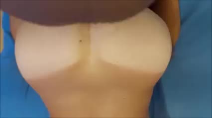 Massagem sensual na bunda com toque delicado