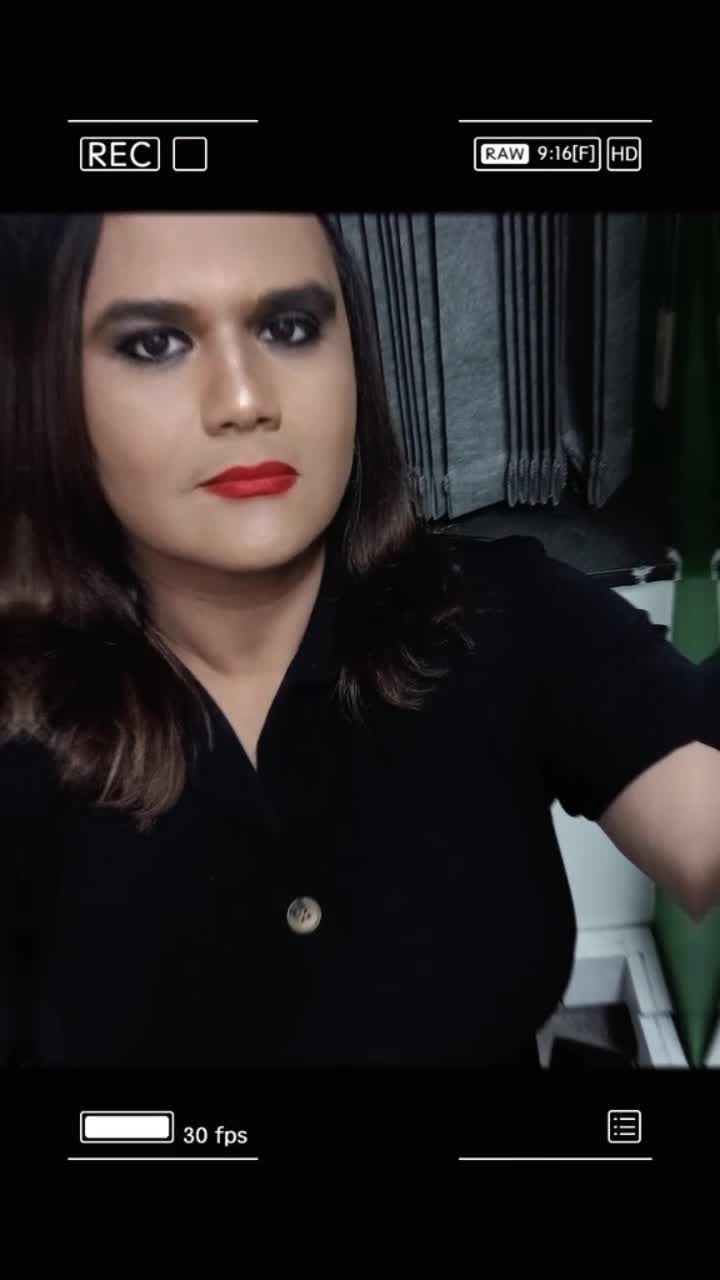 Olhar sedutor, charme, maquiagem, close-up e atitude