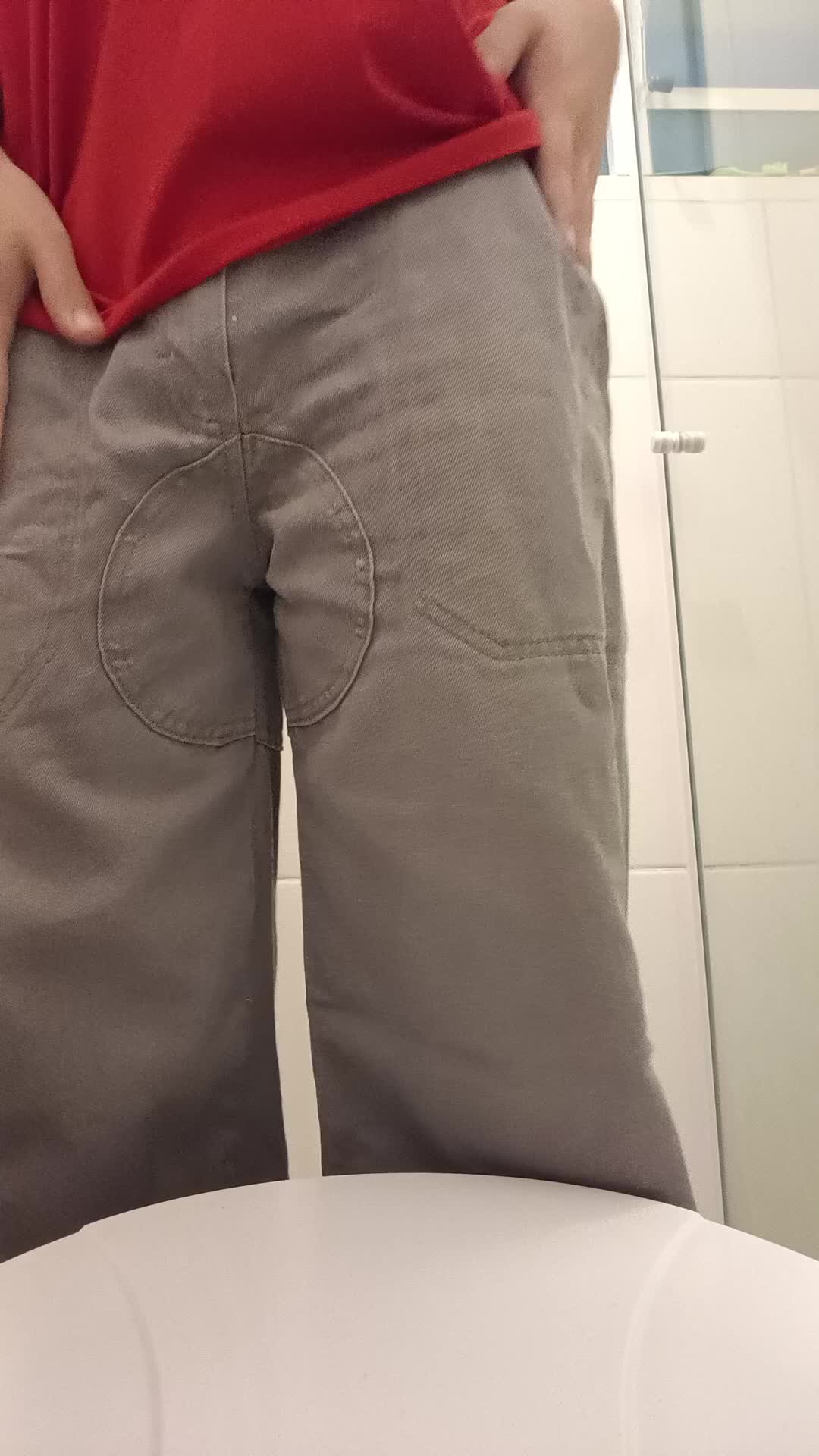 Exibicionismo masculino no banheiro