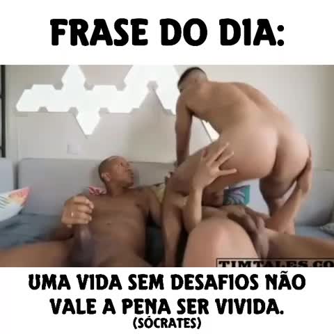 Triângulo gay com anal, gozo, bundas e sexo a três