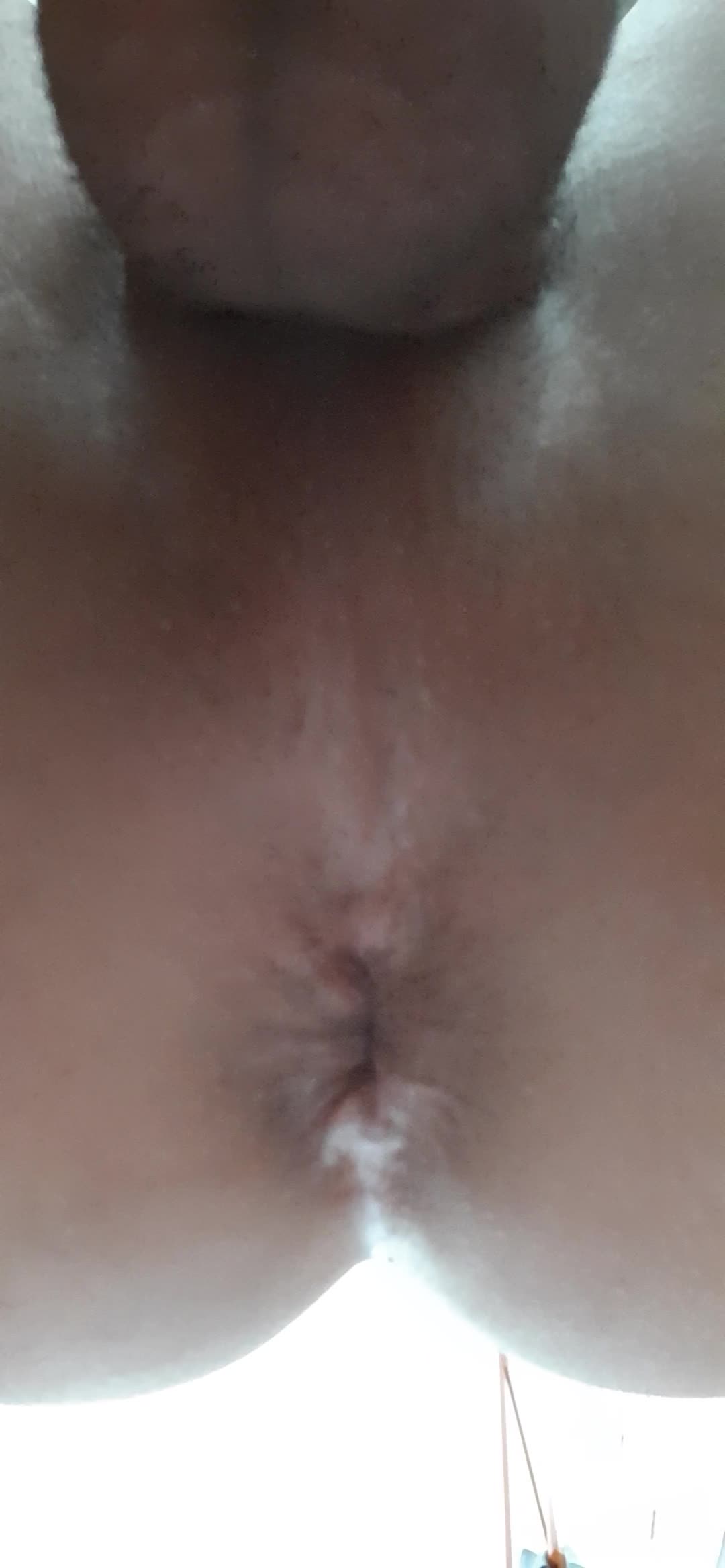 Close anal provocante com foco em região íntima masculina