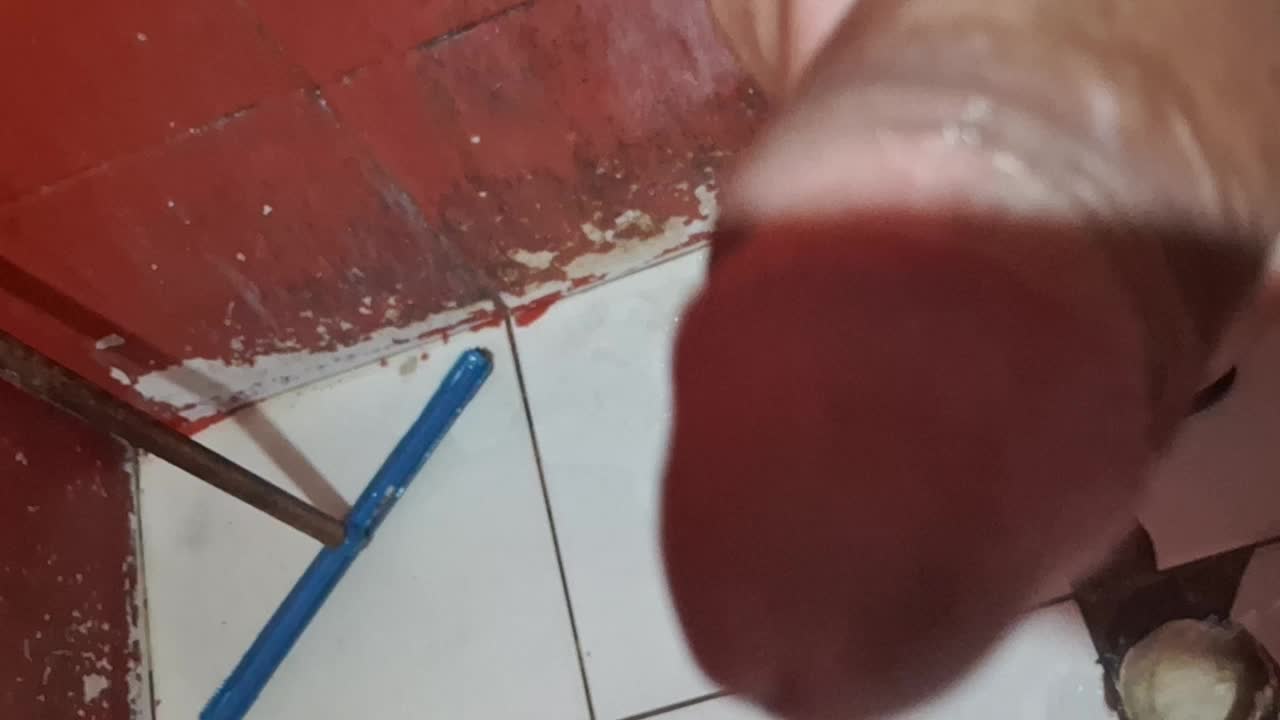 Masturbação no banheiro com chuveiro