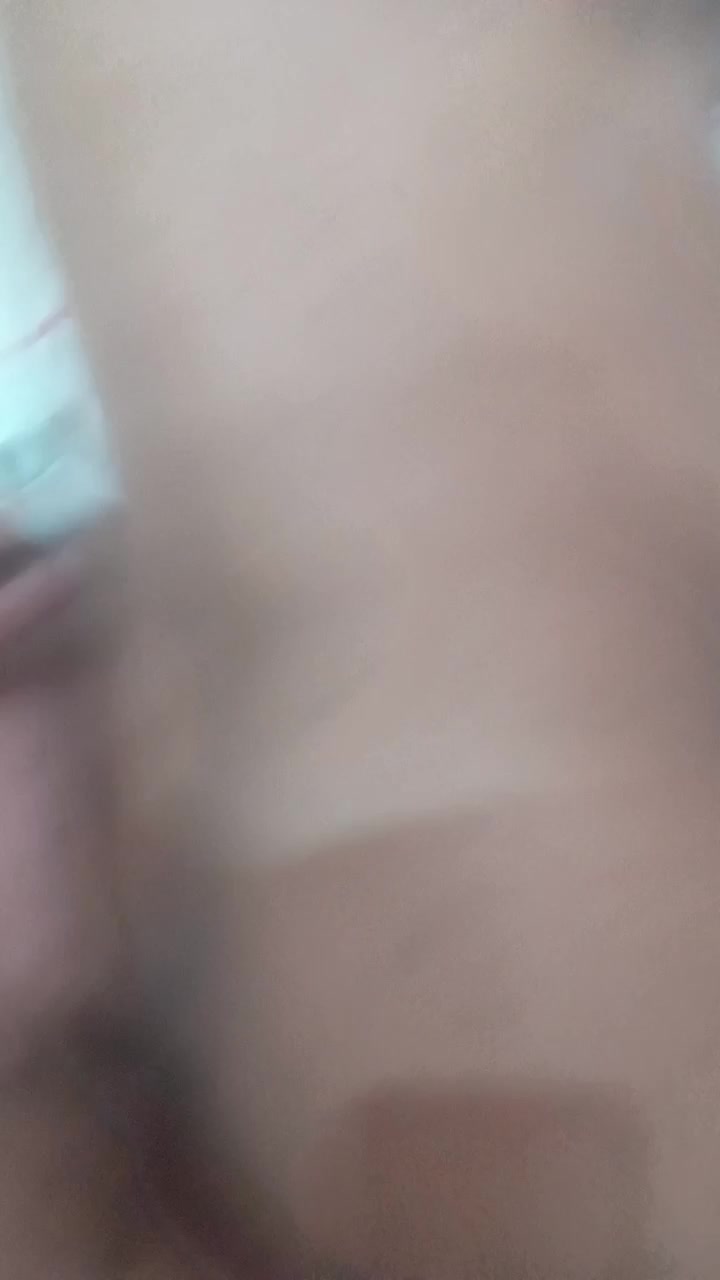 Prazer anal com gemidos sensuais