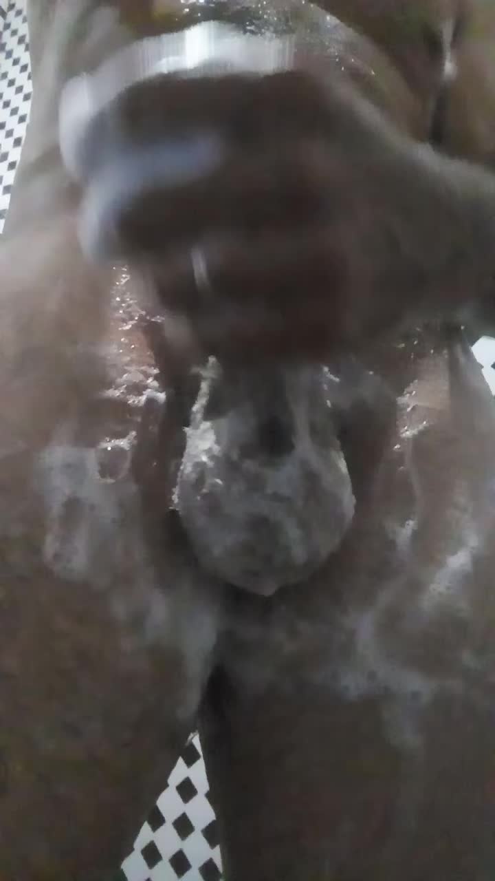 Banho sensual com masturbação e sabão